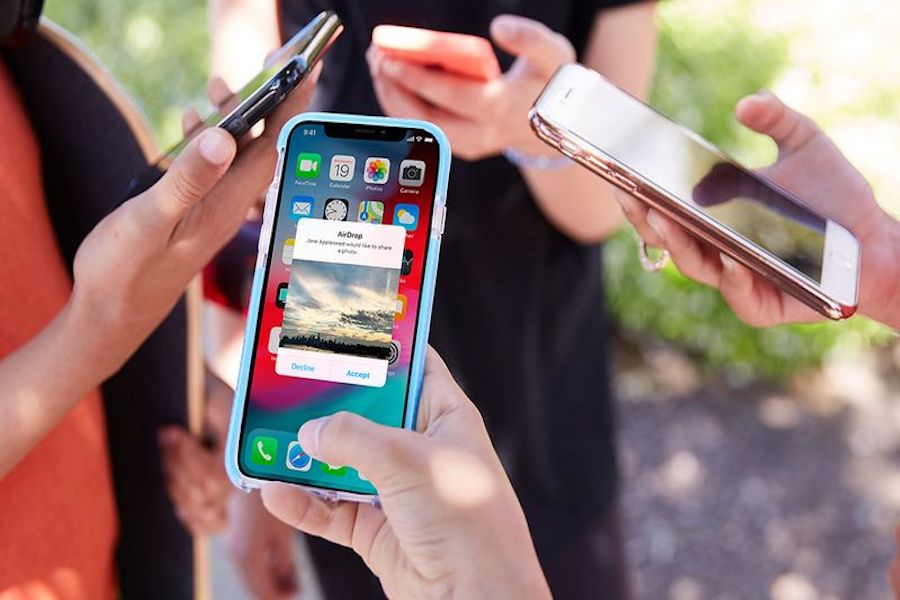 Телефон айфон 14. Подносить айфоны друг к другу. Подносить айфоны друг к другу. Аирдроп новый айфон. Подносить айфоны друг к другу.